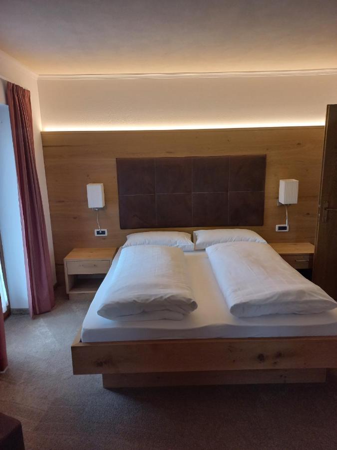 Garni Piz Da L'Ander Hotel Corvara In Badia Exterior photo